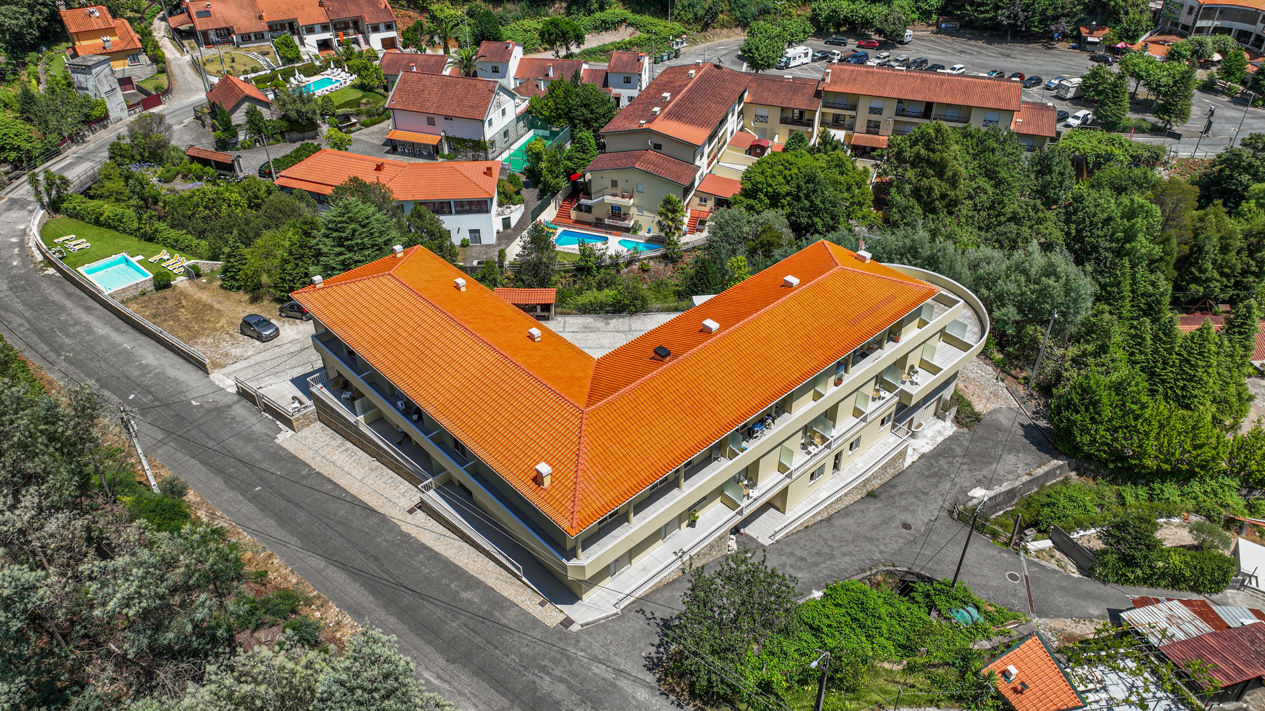 Vista aérea do telhado e da vila